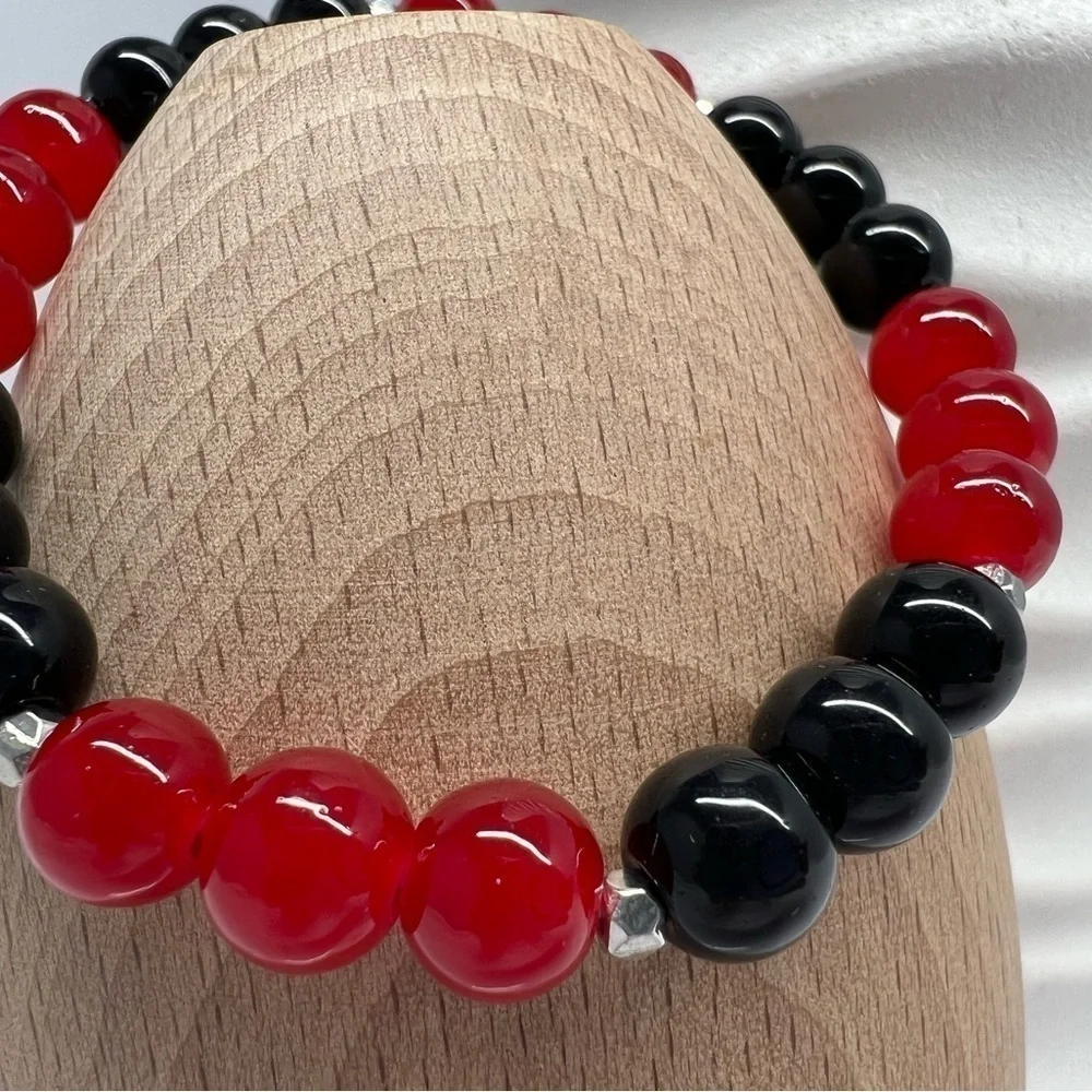 Red & Black Stretch Beaded Bracelet 6.5”
